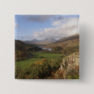 Snowdon von Capel Curig, Gwynedd, Wales (RF) Button