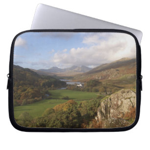 Snowdon von Capel Curig, Gwynedd, Wales (RF) Laptopschutzhülle