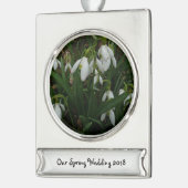 Snowdrops I (Galanthus) Weiße Frühlingsblumen Banner-Ornament Silber (Links)