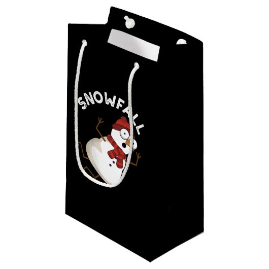 Snowfall Funny Snow Pun Dark BG Kleine Geschenktüte (Vorderseite Schrägansicht)