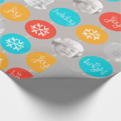 Snowflake Bauble Weihnachtsfamilien Foto Geschenkpapier (Ecke)