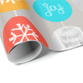 Snowflake Bauble Weihnachtsfamilien Foto Geschenkpapier (Rolleneckpunkt)