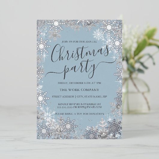 Snowflake Dusty Blue Silver Christmas Work Party Folieneinladung (Stehend vorne)