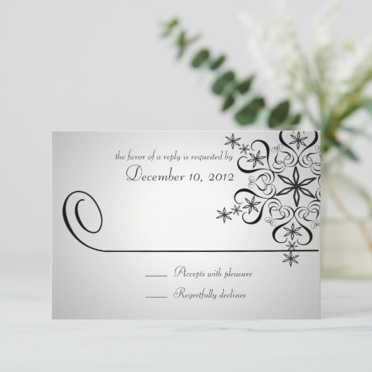 Snowflake Elegance Silver Response Card RSVP Karte (Stehend Vorderseite)