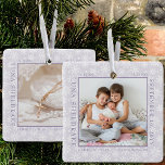 Snowflake Foto Frame Baby Birth Stats Lavendel Keramikornament<br><div class="desc">Babygeburt steht für Foto-Ornament mit zarten, weißen Schneeflocken auf einem weichen Lavendelhintergrund. Die Fotovorlage steht Ihnen zur Verfügung, Ihr Baby-Foto hinzuzufügen, das mit Ihren Neugeborenen-Statistiken gerahmt ist. Sie können das gleiche Foto oder ein anderes Bild auf der Rückseite hinzufügen, beide werden im quadratischen Format angezeigt. Wenn Sie Probleme mit der...</div>
