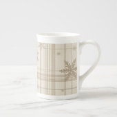 Snowflake Gingham Plaid Mug – Cozy Neutral Farm Porzellantasse (Rechts)