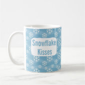 Snowflake küsst blauer Winterurlaub Tasse (Links)
