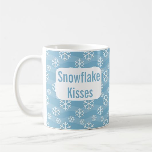 Snowflake küsst blauer Winterurlaub Tasse (Links)