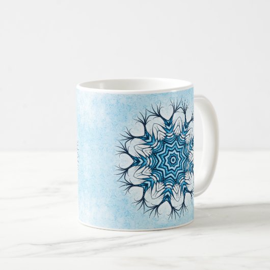 Snowflake Mandala Im blauen Winter Abstrakte Kunst Kaffeetasse (VorderseiteRechts)