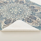 Snowflake Mandala in Frosty Hues 3 Sherpadecke (3/4)