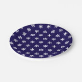 Snowflake Muster Navy Blue & White Winter Pappteller (Schrägansicht)