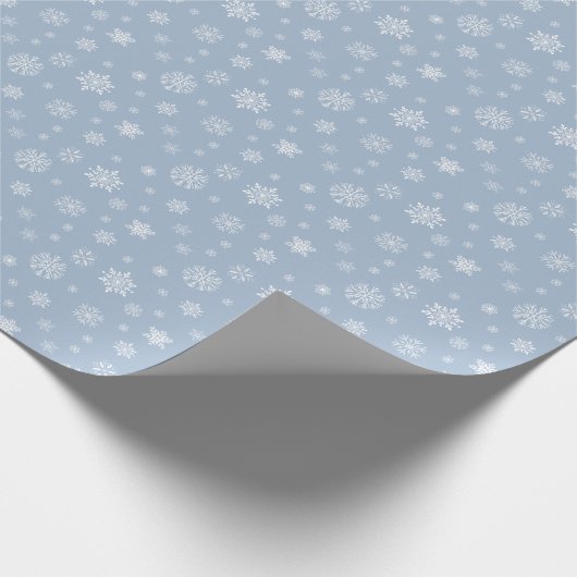 Snowflake Muster Weihnachtsfeiertag Dusty Blue Geschenkpapier (Ecke)