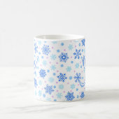 Snowflake Pastel Baby Blue Elegante Script Monogra Kaffeetasse (Mittel)