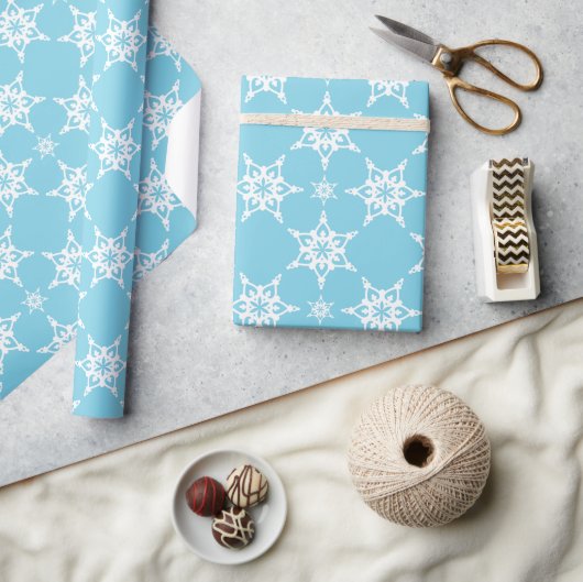 SNOWFLAKE PATTERN festlich modern minimalblau Geschenkpapier (Basteln)