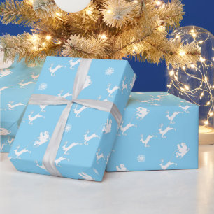 Snowflake und der Weihnachtsmann mit Schlitten auf Geschenkpapier