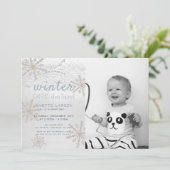 Snowflake Winter Onederland 1. Foto Geburtstag Einladung (Stehend Vorderseite)
