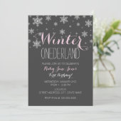 Snowflake Winter Onederland Erster Geburtstag Pink Einladung (Stehend Vorderseite)