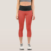 Snowflakes and Angels on Red Background Black Capri Leggings (Vorderseite)