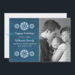 Snowflakes Chalkboard Foto Flat Card, Blue Feiertagskarte<br><div class="desc">Moderne und trendige Snowflakes Chalkboard Foto Flat Card mit einem königsblauen Chalkboard-Look Hintergrund und eleganten Schneeflocken in Weiß. Diese schicke Fotokarte eignet sich hervorragend für den Versand von Urlaubsgrüße. Passen Sie sich mit Ihrem eigenen Foto und dem personalisierten Gruß Ihrer Wahl an. Klicken Sie auf "Anpassen", um weitere Personalisierungsoptionen zu...</div>