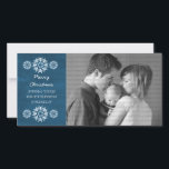 Snowflakes Chalkboard Holiday Foto Card, blau Feiertagskarte<br><div class="desc">Moderne und trendige Snowflakes Chalkboard Foto Card mit einem königsblauen Chalkboard Look Hintergrund und eleganten Schneeflocken in weiß. Diese schicke Fotokarte eignet sich hervorragend für den Versand von Urlaubsgrüße. Passen Sie sich mit Ihrem eigenen Foto und dem personalisierten Gruß Ihrer Wahl an. Klicken Sie auf "Anpassen", um weitere Personalisierungsoptionen zu...</div>