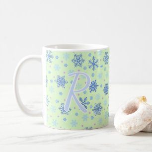 Snowflakes Pastel Green Elegante Script Monogram Kaffeetasse