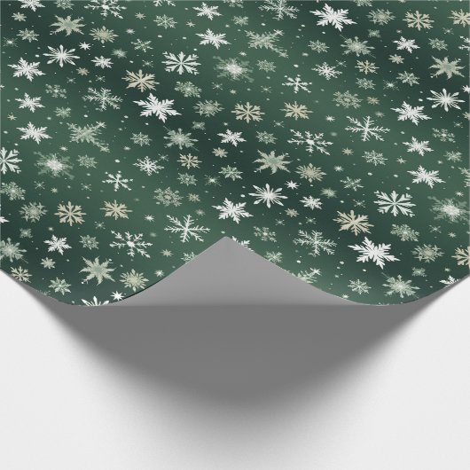 Snowflakes - White On Green Geschenkpapier (Ecke)