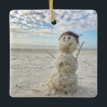 Snowman Beach Florida Urlaub Weihnachten Keramikornament<br><div class="desc">Ich fand diesen niedlichen kleinen Typ am Strand und konnte ihm nicht widerstehen. Herzlichen Glückwunsch an Florida und dass dieser Schneemann,  er,  Shellman,  Sie lächelt!</div>