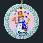 Snowman Bird Friend überarbeitet Keramik Ornament<br><div class="desc">Snowman Bird Friend revidierte cushion name schmuck, T - Shirt, Snowman Shirt, Bekleidung, Geschenke von ArtMuvz Illustration. Snowman T - Shirt zum Geburtstag und Weihnachten Geschenk.Um Ihren Namen zu personalisieren oder Text hinzuzufügen. Passen Sie dieses Schneemann-Ornament an, um es für Sie einzigartig zu machen oder als personalisiertes Geschenk zu geben...</div>