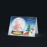 Snowman Christmas FOTO Snow Globe Card Feiertagskarte<br><div class="desc">Diese "Special Delivery" fröhliche Weihnachtsschneekarten Fotokarte wäre eine einzigartige Möglichkeit, frohe Weihnachten und/oder Geburt von Baby Ankündigung Grüße an alle Ihre Familie und Freunde zu senden. Passen Sie den Text an, um zu sagen, was Sie gewollt und laden Sie ein quadratisches digitales Foto in das blaue Glas und Holz aussehen...</div>