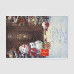 Snowman Christmas Scene Seidenpapier<br><div class="desc">Dies ist ein bezauberndes Weihnachtspapier mit einer Weihnachtslandschaft eines Schneemanns mit Geschenken an der Haustür eines Hauses in einem Vintagen Aquarellstil. Dieses Papiertaschentuch kann als Geschenktüte,  als Geschenkboxen-Füllstoff oder für ein Weihnachtsdecoupage-Projekt verwendet werden.</div>