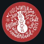 Snowman Christmas Winter Wonderland Typografie Runder Aufkleber<br><div class="desc">Eine festliche typografische Komposition von handgeschriebenem Weihnachtszitat (Schneekill, Steinglocken, Kalter Winter, Weiße Weihnachten, Wunderland, Weihnachtswunsch) umkreist einen Schneemann mit kleinen Herzen und Schneeflocken. Ideal, um Weihnachts- und Feiertagsbriefe und Weihnachtskarten zu Siegel oder Ihre Geschenke unter dem Weihnachtsbaum zu schmücken! Rote Farbe ist vollständig veränderbar, auch weiße Farbe ist leicht anpassbar,...</div>