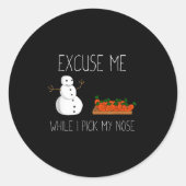 Snowman Cking Nose. Funny Christmas Pun. Boys Men Runder Aufkleber (Vorderseite)