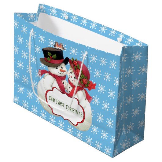Snowman Couple, First Christmas Große Geschenktüte (Vorderseite Schrägansicht)