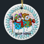 Snowman Couple Ornaments Keramik Ornament<br><div class="desc">Snowman Couple-Ornamente,  T - Shirt,  Geschenke und Bekleidung von ArtMuvz Illustration. Matching Snowman Bekleidung,  T - Shirt,  Feriengeschenke. Schneemann T - Shirt,  Weihnachtsgeschenke und Winterkleidung.</div>