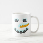 Snowman Face Design Kaffeetasse<br><div class="desc">Der klassische Schneemann Gesicht mit Karottennase und Kohleaugen,  schneebedeckt.</div>