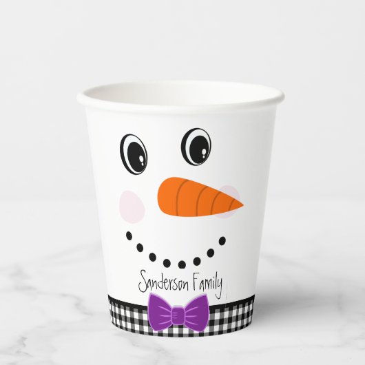 Snowman Face Lila Bowtie Black Buffalo Kariert Pappbecher (Vorderseite)