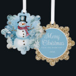 Snowman Gold Frohe Weihnachtsgrüße Ornament Karte<br><div class="desc">Blauer und goldener Weihnachtsschmuck/Gruß mit einem niedlichen Schneemann mit schwarzem Top-Hut und Büffel kariertem Schal. Personalisieren Sie den Rücken mit Ihrem Gruß und jedem anderen Text,  den Sie wählen. Kontaktieren Sie mich,  um Hilfe bei Ihren Anpassungen zu erhalten oder um zusätzliche Matching- oder Koordinierungsprodukte anzufordern.</div>