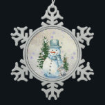 "Snowman in Falling Snow" mit Kaninchen und Bäumen Schneeflocken Zinn-Ornament<br><div class="desc">"Snowman in Falling Snow" mit Kaninchen und Bäumen Schneeflocke Weihnachtsschmuck. Feiern Sie mit diesem bezaubernden Schneemann den Urlaubssinn in einer schneebedeckten Schmuckdekoration, die perfekt dazu geeignet ist, Ihrem Weihnachtsbaum eine Touch von Launen hinzuzufügen. Dieses Stück aus haltbarem Zinn ist ein Schneemann, der unter Kiefern stehend ist und neben dem ein...</div>