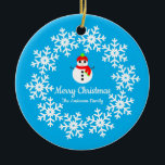 Snowman Keramik Decoration Ornament<br><div class="desc">Bild eines Schneemanns auf einer Schneeflocke und blauem Hintergrund.</div>