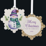 Snowman Lila Gold Green Frohe Weihnachtsgrüße Ornament Karte<br><div class="desc">Lila und goldene Weihnachtsschmuck/Gruß mit einem niedlichen Schneemann mit lila Hut und grünem Schal. Personalisieren Sie den Rücken mit Ihrem Gruß und jedem anderen Text,  den Sie wählen. Kontaktieren Sie mich,  um Hilfe bei Ihren Anpassungen zu erhalten oder um zusätzliche Matching- oder Koordinierungsprodukte anzufordern.</div>