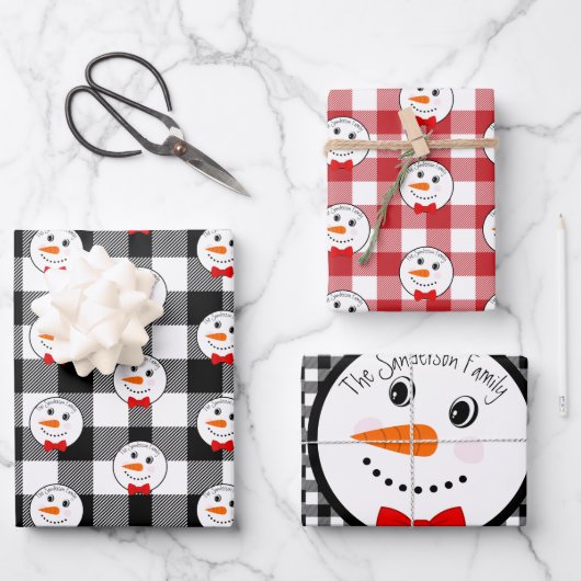 Snowman mit Red Bowtie Black Buffalo Kariert Trim Geschenkpapier Set (Vorderseite)