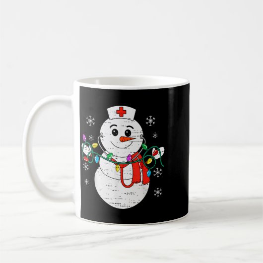 Snowman Nurse Christmas Stethoscope Xmas Scrub Top Kaffeetasse (Links)