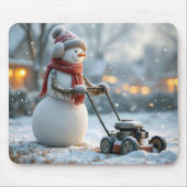 Snowman putzt einen Retro-Rasenmäher auf verschnei Mousepad (Vorne)