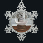 Snowman Snow Globe Schneeflocken Zinn-Ornament<br><div class="desc">Ein Schneemann Schneeglobe wie von innen gesehen.</div>