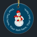 Snowman Tooth Keramik Ornament<br><div class="desc">Ein Schneemann,  der einen Zahn mit einem Schal mit Zähnen hält,  ist ein lustiges zahnmedizinisches Design für Zahnärzte,  Zahnärzte,  Endodontisten,  Parodontisten und Kieferorthopäden</div>