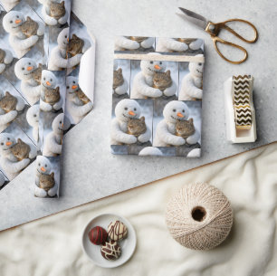 Snowman umarmt eine Tabby-Katze Geschenkpapier