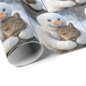 Snowman umarmt eine Tabby-Katze Geschenkpapier (Rolleneckpunkt)