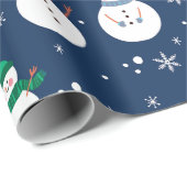 Snowman und Snowflakes Blaues Muster Geschenkpapier (Rolleneckpunkt)