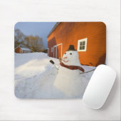 Snowman vor der roten Scheune in Columbia Falls Mousepad (Mit Mouse)
