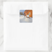 Snowman vor der roten Scheune in Columbia Falls Quadratischer Aufkleber (Tasche)